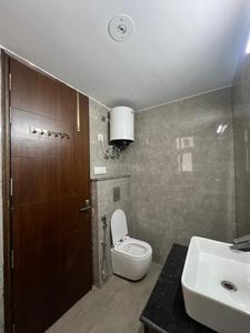 Bathroom Image of 560 Sq.ft 1 BHK Builder Floor for rent in Sector 43 Gurgaon for Rs. 34000