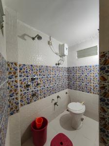 Bathroom Image of 750 Sq.ft 1 BHK Builder Floor for rent in Madhav Nagar Ujjain for Rs. 12000
