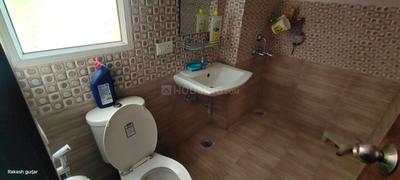 Image of 945 Sq.ft 2.5 BHK Apartment / Flat for rent in Phase 2, Noida for Rs. 24000