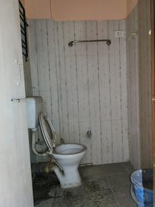 Common Bathroom One Image of 1136 Sq.ft 3 BHK Apartment / Flat for sale in Om Ganges, Airport Gate No. 3 Kolkata for Rs. 4500000