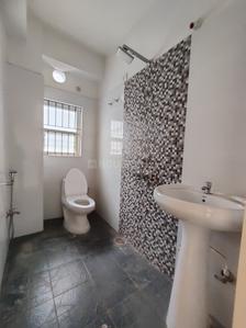 Bathroom Image of 1000 Sq.ft 2 BHK Apartment / Flat for rent in Ulubari Guwahati for Rs. 23000