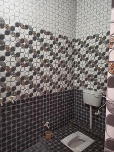 Bathroom Image of 1100 Sq.ft 2 BHK Builder Floor for rent in Chinhat Lucknow for Rs. 10000