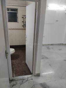 Bathroom Image of 585 Sq.ft 1 BHK Apartment / Flat for sale in Sai Deep Society, Chembur Mumbai for Rs. 11800000