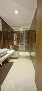 Bathroom Image of 3128 Sq.ft 4 BHK Apartment / Flat for sale in Shree Mahavir Parklands, Juhu Mumbai for Rs. 200000000