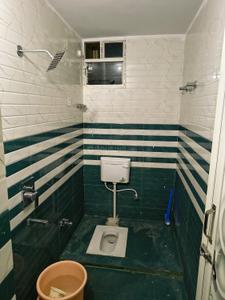 Bathroom Image of 1600 Sq.ft 2 BHK Apartment / Flat for rent in Nutan Lotus Garden, Danapur Patna for Rs. 15000
