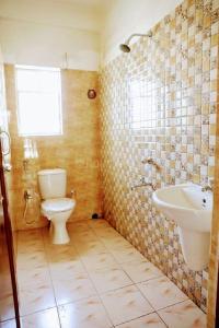Bathroom Image of 867 Sq.ft 2 BHK Apartment / Flat for sale in Shrachi Greenview, Bamunara Durgapur for Rs. 3300000