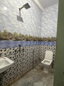 Bathroom Image of 600 Sq.ft 2 BHK Builder Floor for rent in Sector 4 Rohini New Delhi for Rs. 16000