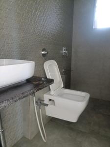Regency Crest Attached Bathroom with Bedroom Two 4