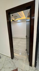 Hall Image of 930 Sq.ft 2 BHK Apartment / Flat for sale in Royal Residency, Sector 73 Noida for Rs. 3800000