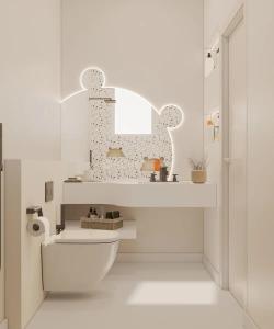 Image of 800 Sq.ft 2 BHK Apartment / Flat for sale in Santacruz West, Mumbai for Rs. 45500000