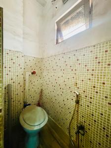 Bathroom Image of 910 Sq.ft 2 BHK Apartment / Flat for sale in Baranagar Kolkata for Rs. 3000000