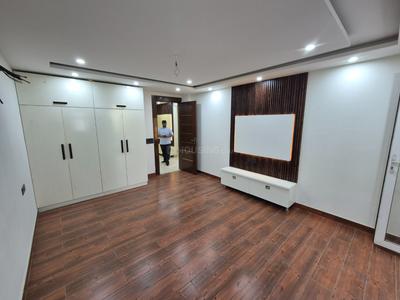 Bedroom Image of 1200 Sq.ft 2 BHK Builder Floor for rent in Kirti Nagar New Delhi for Rs. 52000