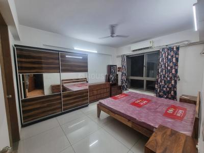 Bedroom Image of 2200 Sq.ft 4 BHK Apartment / Flat for rent in Earth Elegance, Bodakdev Ahmedabad for Rs. 100000