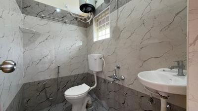 Bathroom Image of 750 Sq.ft 1 BHK Apartment / Flat for rent in Nagavara Bengaluru for Rs. 24000