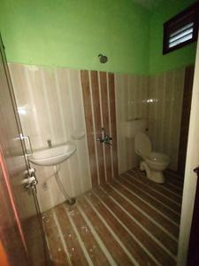 Bathroom Image of 2000 Sq.ft 2 BHK Builder Floor for rent in Alwal Secunderabad for Rs. 15000