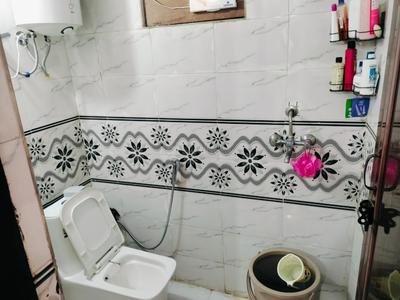 Bathroom Image of 650 Sq.ft 2 BHK Apartment / Flat for sale in Dasna Ghaziabad for Rs. 2550000