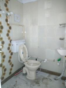 Common Bathroom Image of 1250 Sq.ft 3 BHK Apartment / Flat for sale in Shalimar Garden Ghaziabad for Rs. 7500000