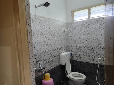 Bathroom Image of 1650 Sq.ft 3 BHK Independent House for rent in Vidyanagar Karimnagar for Rs. 19500