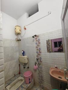 Bathroom Image of 600 Sq.ft 1 RK Independent House for rent in Rameshwari Nagpur for Rs. 5500