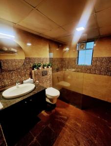Bathroom Image of 1600 Sq.ft 4 BHK Independent House for rent in Narayan Shrusti Duplex, Sherpura Bharuch for Rs. 21000