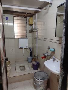 Bathroom Image of 575 Sq.ft 1 BHK Apartment / Flat for rent in Umerkhadi Mumbai for Rs. 37000