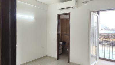 Bedroom Image of 1680 Sq.ft 3.5 BHK Builder Floor for rent in Smartworld Orchard, Sector 61 Gurgaon for Rs. 56000