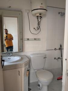 Bathroom Image of 1250 Sq.ft 2 BHK Apartment / Flat for rent in Unitech The Palms, Sector 41 Gurgaon for Rs. 66000