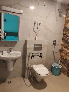 Bathroom Image of 1360 Sq.ft 3 BHK Apartment / Flat for rent in Omaxe The Palace, Gomti Nagar Lucknow for Rs. 60000