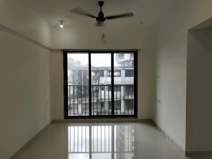 Parinee Essence Main Image 1