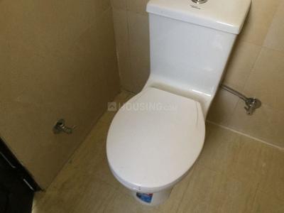 Bathroom Image of 1385 Sq.ft 3 BHK Apartment / Flat for rent in Prateek Wisteria, Sector 77 Noida for Rs. 41000