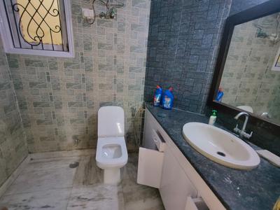 Bathroom Image of B block preoccupied only for girls 4 bhk one room  in Malviya Nagar, New Delhi