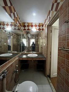 Bathroom Image of 2500 Sq.ft 4 BHK Apartment / Flat for rent in Parmeshwar Sharan, Koregaon Park Pune for Rs. 100000