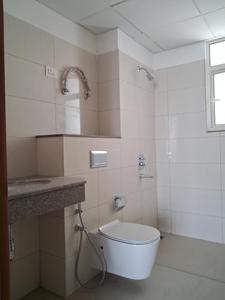 Common Bathroom Image of 1545 Sq.ft 3 BHK Apartment / Flat for rent in Godrej Woods, Sector 43 Noida for Rs. 75000