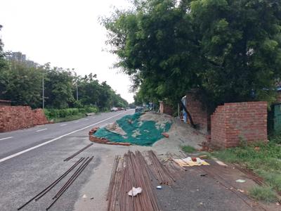 Image of 250 Sq.ft Residential Plot / Land for sale in Sector 105, Noida for Rs. 72000000