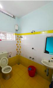 Bathroom Image of 1200 Sq.ft 3 BHK Apartment / Flat for sale in Edappally Kochi for Rs. 4500000