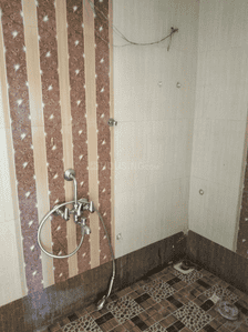 Bathroom Image of 800 Sq.ft 1 BHK Independent House for rent in Survey Nagar Kolhapur for Rs. 9000