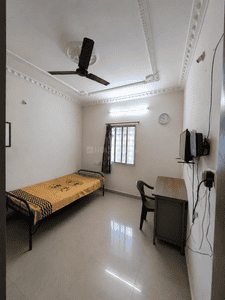 Bedroom Image of 590 Sq.ft 2 BHK Builder Floor for rent in Kolar Road Bhopal for Rs. 10500