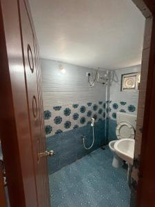 Bathroom Image of 1000 Sq.ft 2 BHK Apartment / Flat for rent in Serilingampally Hyderabad for Rs. 22000