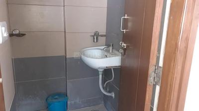 Bathroom Image of 600 Sq.ft 1 RK Apartment / Flat for rent in Madhapur Hyderabad for Rs. 13000