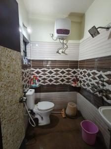 Bathroom Image of 865 Sq.ft 2 BHK Apartment / Flat for rent in Shyamnagar Kolkata for Rs. 24000