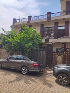 3 BHK Semi Furnished Independent Builder Floor