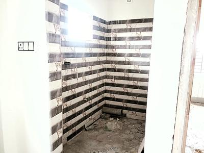 Bathroom Image of 750 Sq.ft 2 BHK Apartment / Flat for sale in Rishra Hooghly for Rs. 1800000