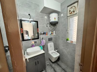 Bathroom Image of 1565 Sq.ft 3 BHK Apartment / Flat for rent in Sector 134 Noida for Rs. 40000