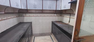 Kitchen Image of 2000 Sq.ft 3 BHK Builder Floor for rent in Sector 40 Noida for Rs. 60000