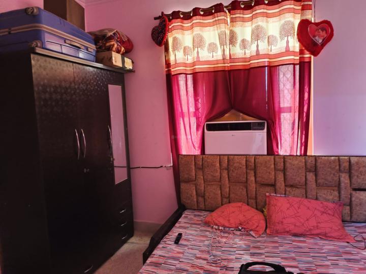 Bedroom Image of 670 Sq.ft 2 BHK Builder Floor for sale in Geeta Colony New Delhi for Rs. 4000000