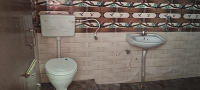 Bathroom Image of 1000 Sq.ft 2 BHK Apartment / Flat for rent in Rambag Colony Aligarh for Rs. 7000