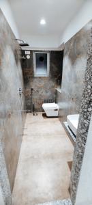 Bathroom Image of 550 Sq.ft 1 BHK Apartment / Flat for sale in Nirvaana Pearl, Chembur Mumbai for Rs. 8450000