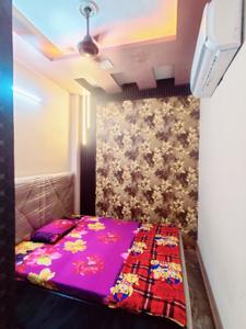 Bedroom Image of 280 Sq.ft 1 BHK Builder Floor for rent in Sector 5 Rohini New Delhi for Rs. 16000