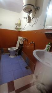 Bathroom Image of 1150 Sq.ft 3 BHK Apartment / Flat for rent in  RWA Pocket B Dilshad Garden, Dilshad Garden New Delhi for Rs. 9000