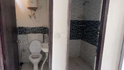 Bathroom Image of 540 Sq.ft 1 BHK Apartment / Flat for rent in Signature Global Andour Heights, Sector 71 Gurgaon for Rs. 19500